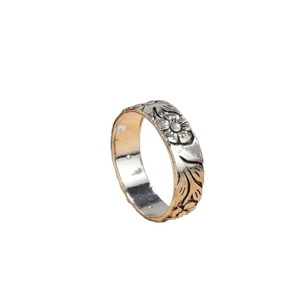 Floral Engraved Silver Band Ring - Picture 5 of 9